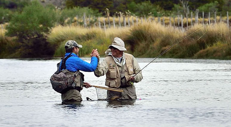 Guide and angler on the Malleo river