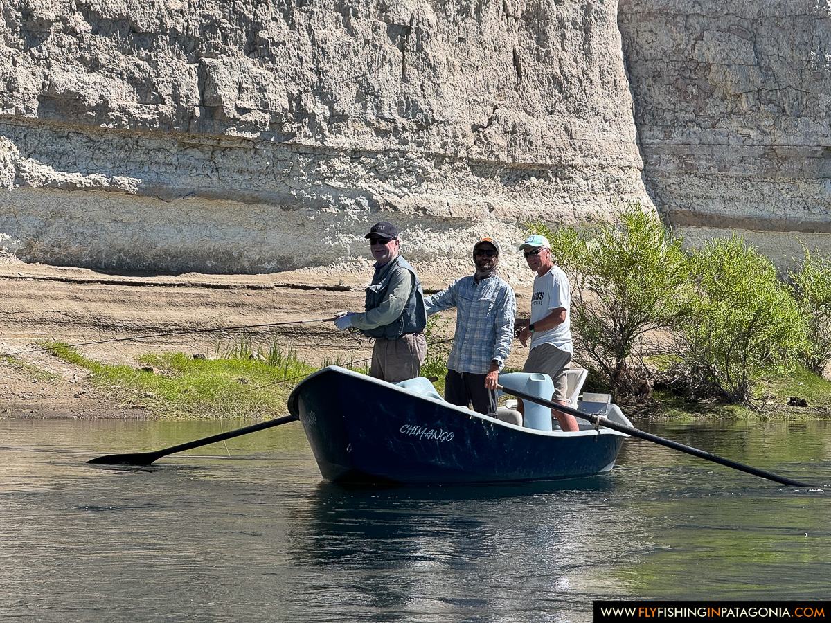Guide rowing anglers beneath the cliffs of the Collon Cura River
