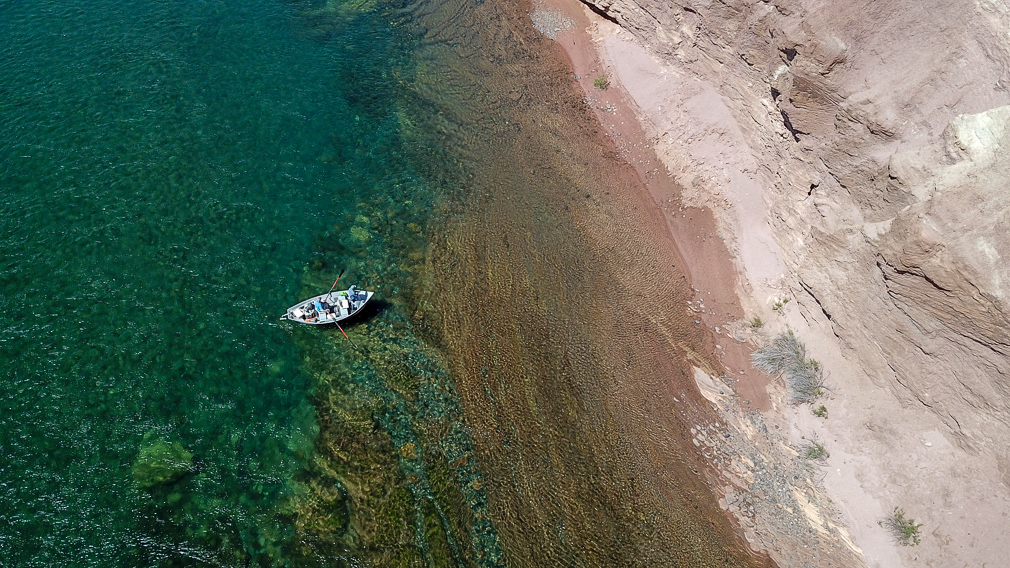 fishing the cliffs on the Middle limay river