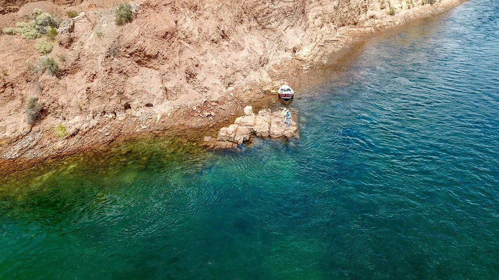 sight fishing by the red cliffs on the middle limay river
