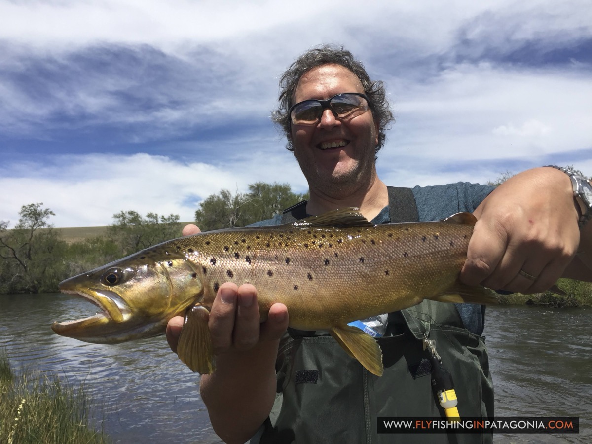 Angler smiling with a brown trout from the Quemquemtreu stream