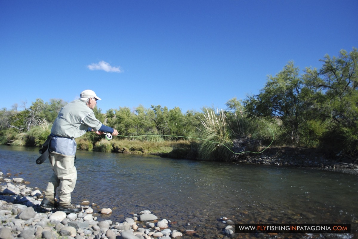Angler casting a fly line on a bend of the Quemquemtreu stream