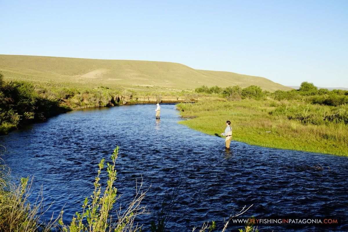 Two anglers wading a wide bend of the Quemquemtreu stream